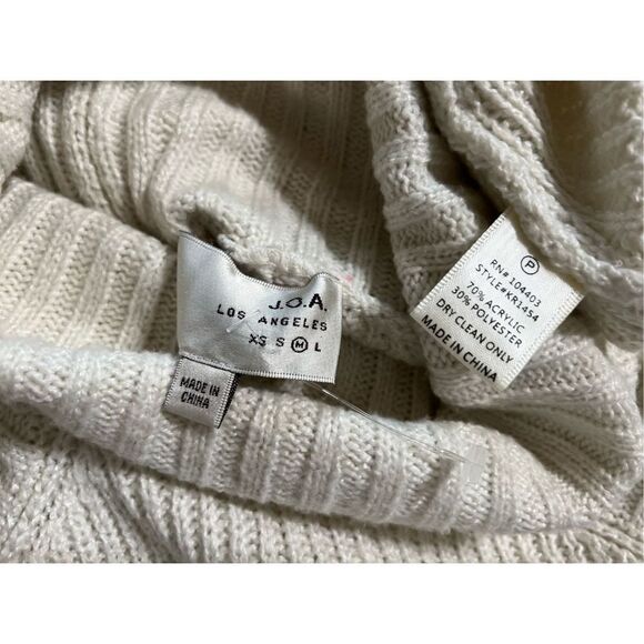 J.O.A. New Long Sleeve Cold Shoulder Turtleneck Sweater Medium - Picture 3 of 3